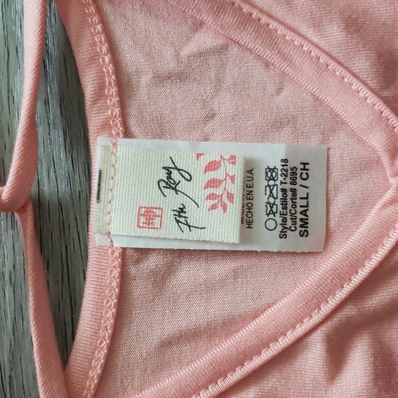 NWOT criss cross knotted tank - Picture 2 of 4